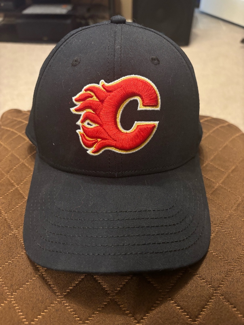 Calgary Flames women Black Baseball Cap with Red Logo